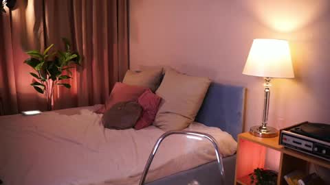 Snapshot of come_in_bed chatting on May 6, 2026, 2:11 pm Audrey online show from May 6, 2026, 2:11 pm