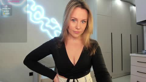 Snapshot of cometoseeme_ chatting on February 6, 2025, 5:51 pm Alice online show from February 6, 2025, 5:51 pm