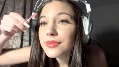 Bella  online show from October 14, 2025, 1:01 pm