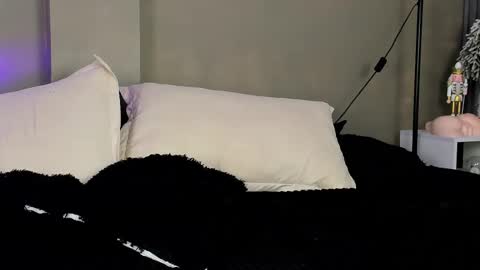 conielaurenth online show from December 23, 2024, 5:06 am