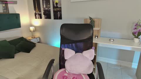 Snapshot of connie_haze chatting on February 11, 2025, 8:10 pm Connie online show from February 11, 2025, 8:10 pm