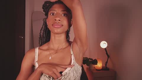 Snapshot of connie_west0 chatting on December 18, 2024, 1:37 am independent model online show from December 18, 2024, 1:37 am