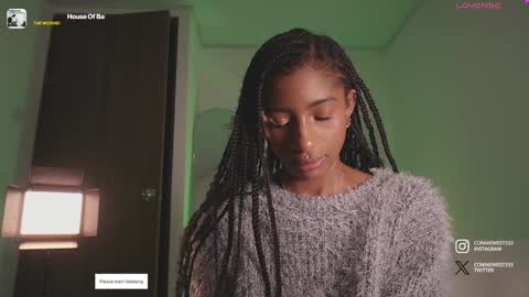 Snapshot of connie_west0 chatting on December 25, 2024, 5:37 am independent model online show from December 25, 2024, 5:37 am