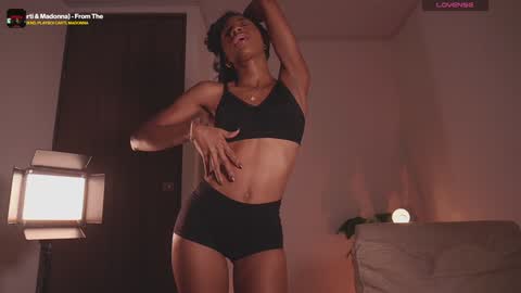 Snapshot of connie_west0 chatting on December 30, 2024, 11:17 pm independent model online show from December 30, 2024, 11:17 pm