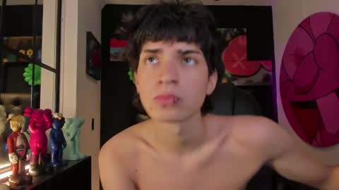 connor_stone_ online show from November 23, 2025, 7:46 pm