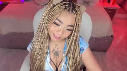 Snapshot of conny_curly chatting on March 5, 2025, 1:39 pm Conny online show from March 5, 2025, 1:39 pm