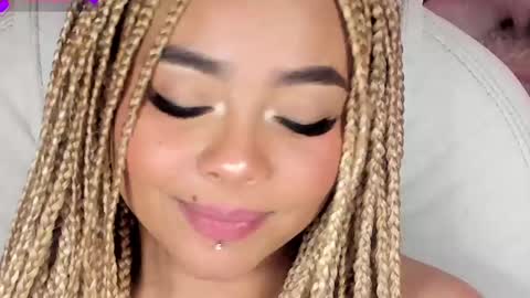 Snapshot of conny_curly chatting on March 6, 2025, 4:49 pm Conny online show from March 6, 2025, 4:49 pm