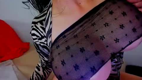 Snapshot of connyhot69 chatting on January 19, 2025, 1:33 pm CONNY online show from January 19, 2025, 1:33 pm