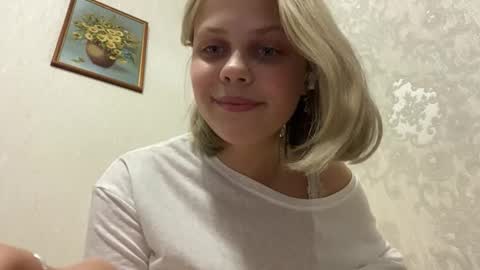 Snapshot of constancecovil chatting on February 25, 2026, 1:43 pm Viktorina online show from February 25, 2026, 1:43 pm