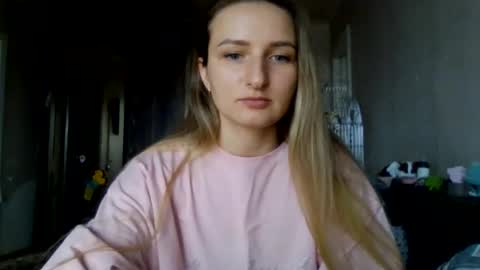 cora_fora online show from December 2, 2025, 10:42 am