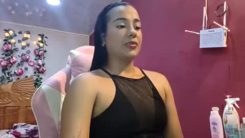 coral0403 online show from April 12, 2026, 5:51 pm