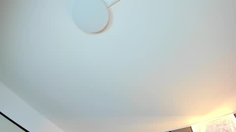 C O R A L  online show from November 18, 2025, 1:04 pm