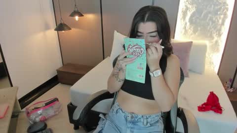 C O R A L  online show from November 24, 2025, 8:19 pm