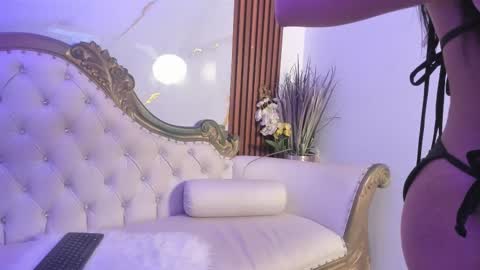 Coralie Bronson online show from November 29, 2025, 10:35 pm