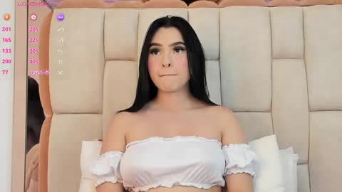 Snapshot of coraline__clark chatting on December 15, 2024, 2:48 pm online show from December 15, 2024, 2:48 pm