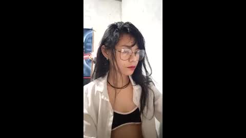Snapshot of coralinebane chatting on April 17, 2026, 7:50 pm coralinebane online show from April 17, 2026, 7:50 pm