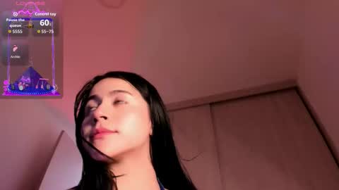 Coralinekam1 online show from October 11, 2025, 8:18 pm