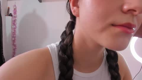 Snapshot of coralinexxx07 chatting on November 26, 2025, 9:05 pm Coraline uwu Bienvenidos al dulce mundo de Coraline Hola amores soy Coraline Una chica tierna juguetona online show from November 26, 2025, 9:05 pm