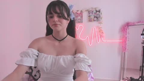 Snapshot of coralinexxx07 chatting on May 3, 2026, 8:26 pm Coraline uwu Bienvenidos al dulce mundo de Coraline Hola amores soy Coraline Una chica tierna juguetona online show from May 3, 2026, 8:26 pm