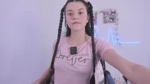 Snapshot of coralinexxx07 chatting on June 5, 2026, 6:13 pm Coraline uwu Bienvenidos al dulce mundo de Coraline Hola amores soy Coraline Una chica tierna juguetona online show from June 5, 2026, 6:13 pm