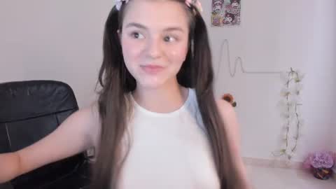 Snapshot of coralinexxx07 chatting on August 6, 2026, 9:17 pm Coraline uwu Bienvenidos al dulce mundo de Coraline Hola amores soy Coraline Una chica tierna juguetona online show from August 6, 2026, 9:17 pm