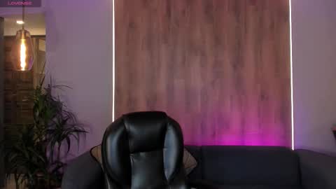 Corinne Russo online show from September 30, 2025, 4:06 am