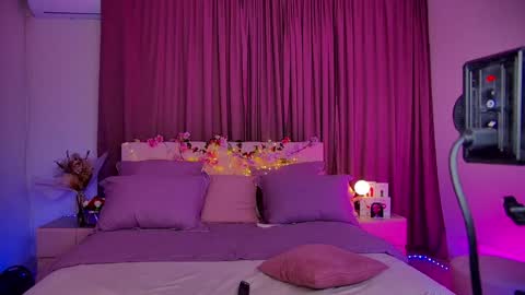 Sia online show from December 7, 2024, 6:21 am