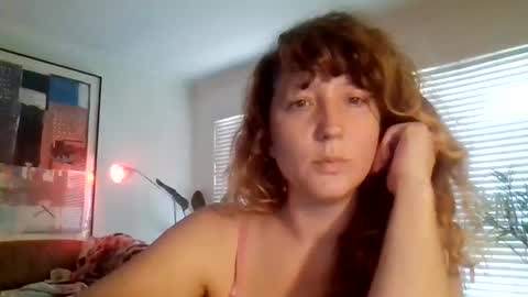 Snapshot of cosmiccoquette chatting on September 17, 2025, 4:41 pm mamimaritza online show from September 17, 2025, 4:41 pm