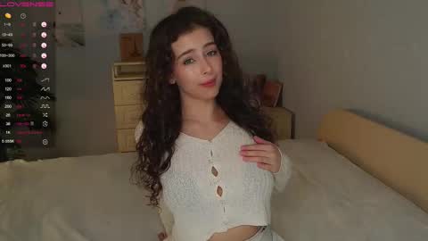 Luna online show from November 24, 2025, 4:18 pm