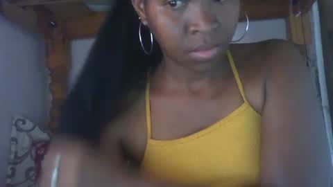 Snapshot of couleur_vanille chatting on December 24, 2024, 6:33 am couleur_vanille online show from December 24, 2024, 6:33 am
