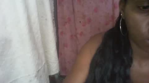 Snapshot of couleur_vanille chatting on February 27, 2025, 2:42 am couleur_vanille online show from February 27, 2025, 2:42 am
