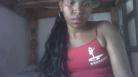 Snapshot of couleur_vanille chatting on March 11, 2025, 5:49 am couleur_vanille online show from March 11, 2025, 5:49 am