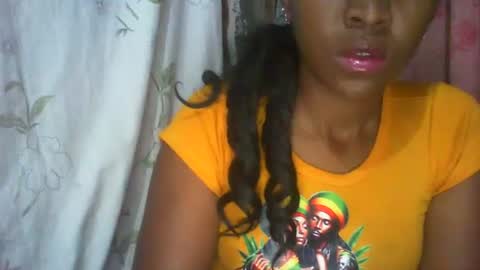 Snapshot of couleur_vanille chatting on October 2, 2025, 2:07 am couleur_vanille online show from October 2, 2025, 2:07 am