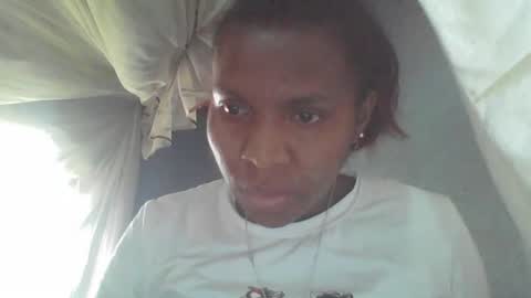 Snapshot of couleur_vanille chatting on June 15, 2026, 6:48 am couleur_vanille online show from June 15, 2026, 6:48 am