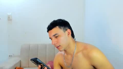 aron y stivens online show from October 16, 2025, 12:44 am