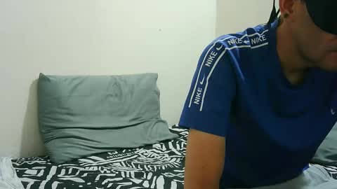 couple_hot86 online show from September 8, 2025, 4:28 pm