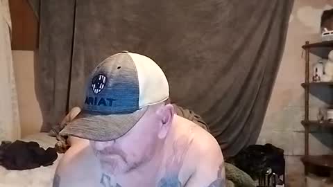 Snapshot of couple_pleaser1 chatting on February 26, 2025, 3:53 am Ieathairytacos online show from February 26, 2025, 3:53 am