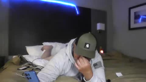 Snapshot of couple_pleaser1 chatting on September 26, 2025, 11:42 pm Ieathairytacos online show from September 26, 2025, 11:42 pm