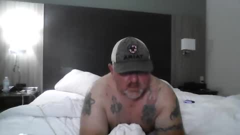 Snapshot of couple_pleaser1 chatting on October 23, 2025, 9:13 pm Ieathairytacos online show from October 23, 2025, 9:13 pm