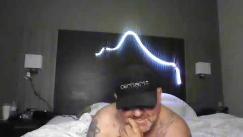 Snapshot of couple_pleaser1 chatting on October 25, 2025, 1:35 am Ieathairytacos online show from October 25, 2025, 1:35 am