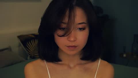 Yui online show from February 7, 2025, 11:45 am