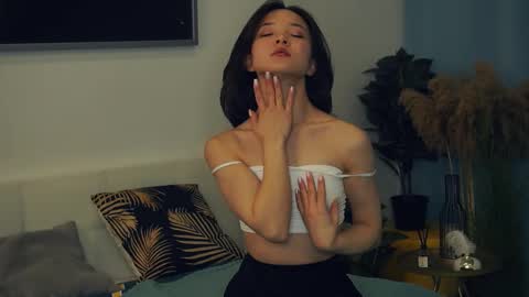 Yui online show from March 2, 2025, 12:32 pm