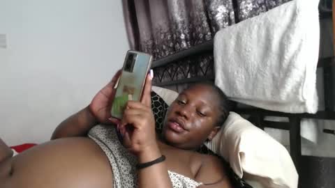 Snapshot of cozy_dion chatting on November 17, 2025, 10:15 pm Erykah online show from November 17, 2025, 10:15 pm