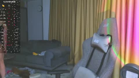 Snapshot of cravelucy chatting on April 3, 2026, 4:05 pm lucy online show from April 3, 2026, 4:05 pm