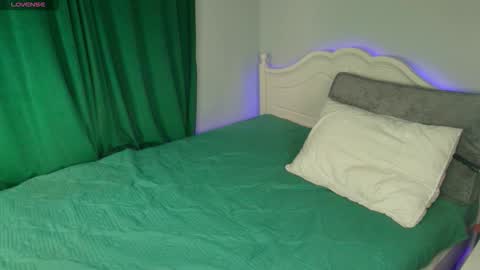 Snapshot of crazy__berry chatting on October 19, 2025, 7:20 am Eva online show from October 19, 2025, 7:20 am