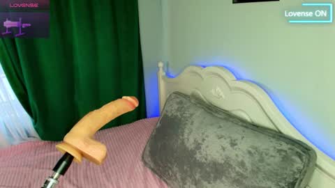 Snapshot of crazy__berry chatting on October 30, 2025, 7:10 am Eva online show from October 30, 2025, 7:10 am