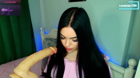 Snapshot of crazy__berry chatting on October 31, 2025, 7:31 am Eva online show from October 31, 2025, 7:31 am