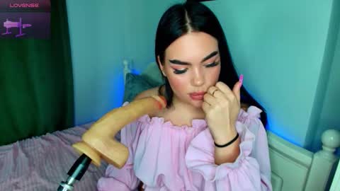 Snapshot of crazy__berry chatting on November 7, 2025, 7:19 am Eva online show from November 7, 2025, 7:19 am