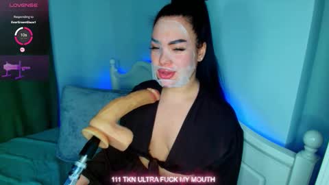 Snapshot of crazy__berry chatting on November 13, 2025, 6:56 am Eva online show from November 13, 2025, 6:56 am