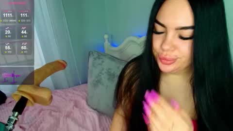 Snapshot of crazy__berry chatting on November 18, 2025, 6:18 am Eva online show from November 18, 2025, 6:18 am